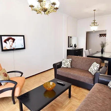 Downtown 10 Apartment